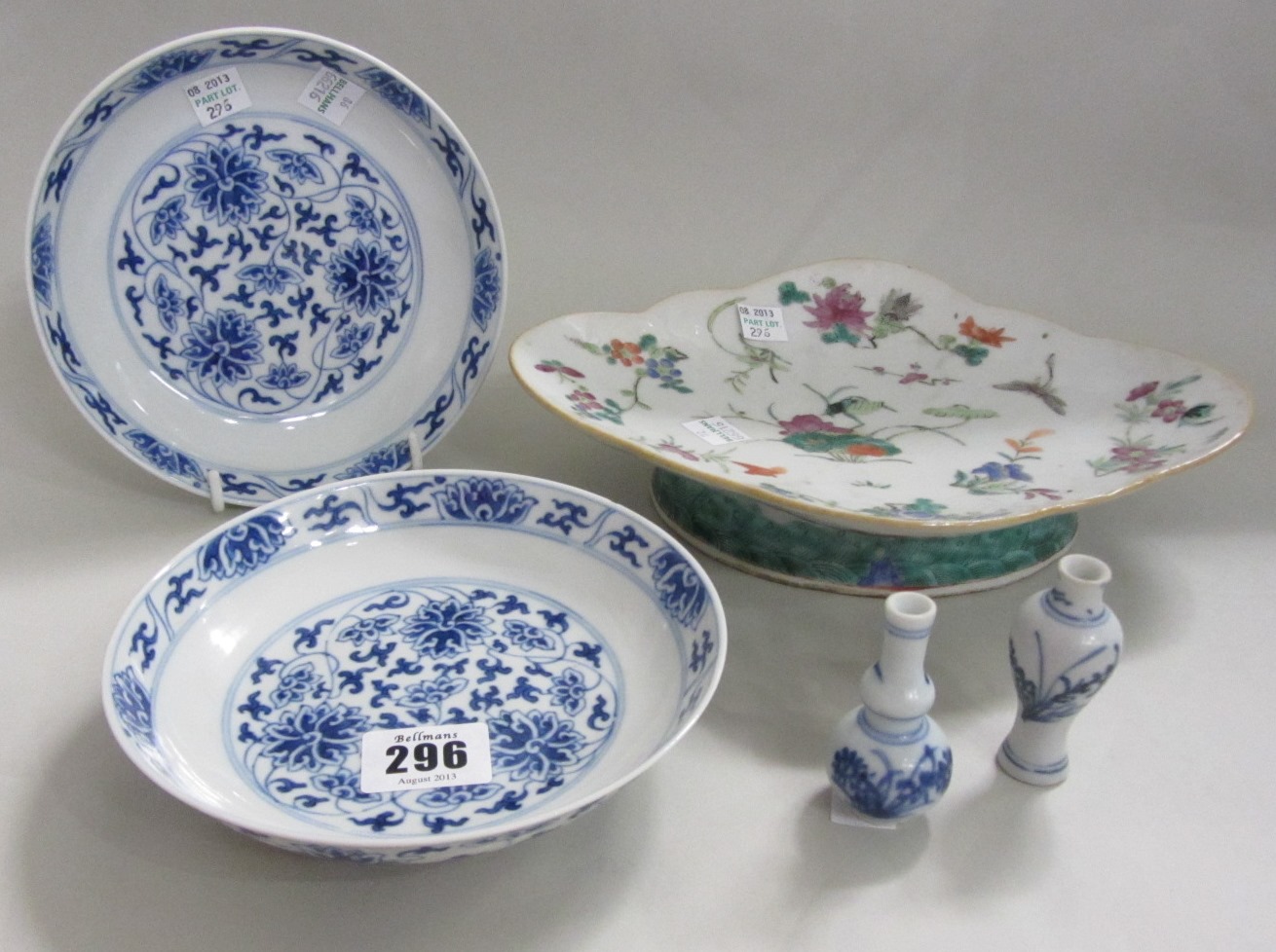 Appraisal: A pair of small Chinese porcelain blue and white dishes