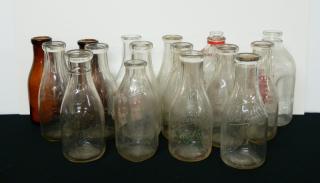 Appraisal: Dairy- various manufacturers quart- including 'Western Farm's Dairy Co '