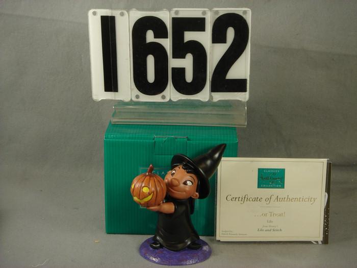 Appraisal: Walt Disney Collection Classics Or Treat Lilo holding pumpkin from