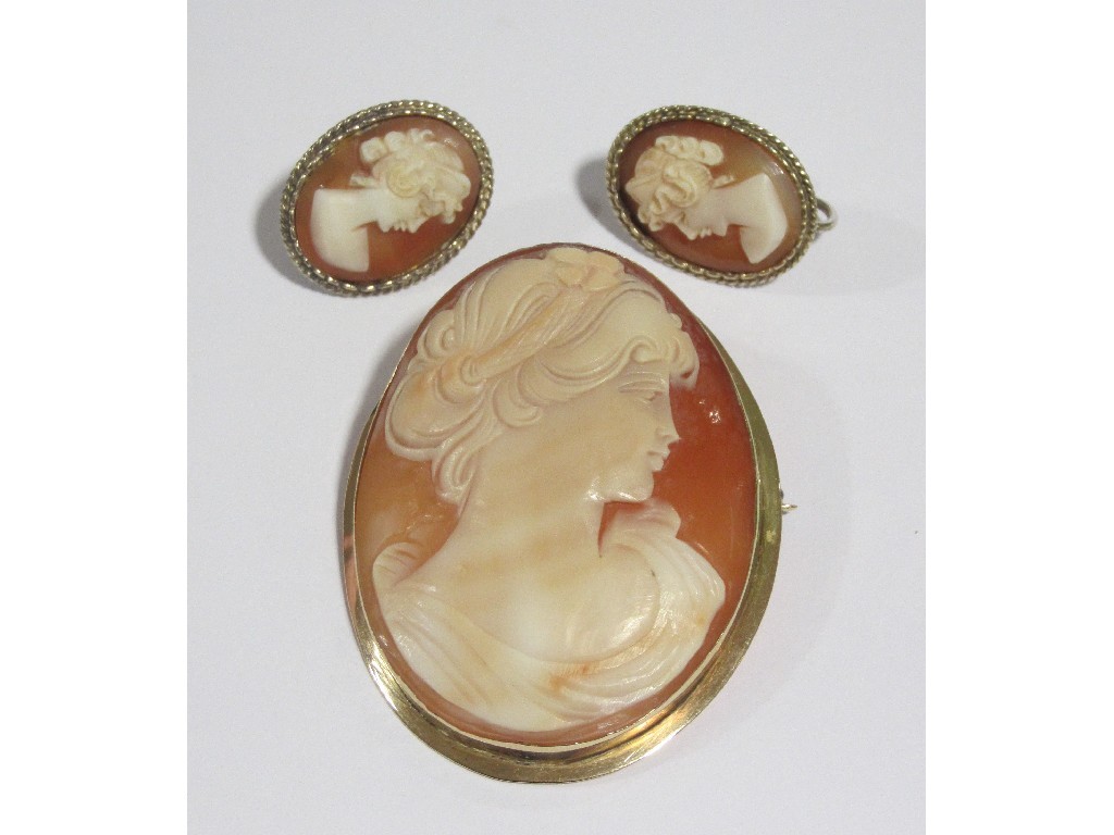 Appraisal: A fourteen carat gold mounted cameo brooch depicting a maiden