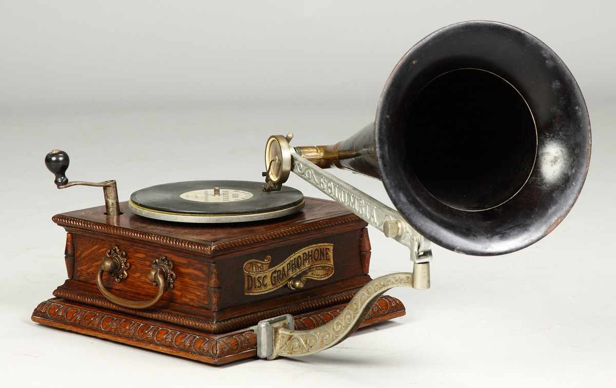 Appraisal: The Disc Graphophone Type 'AJ' Top wind model Provenance Dr