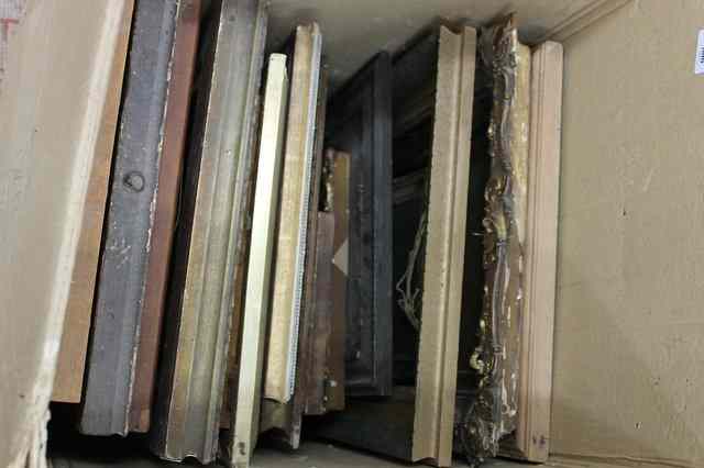 Appraisal: A QUANTITY OF VARIOUS OLD GILT PICTURE FRAMES