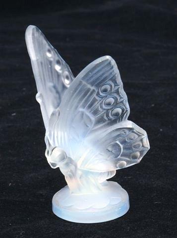 Appraisal: A Sabino opalescent glass butterfly high