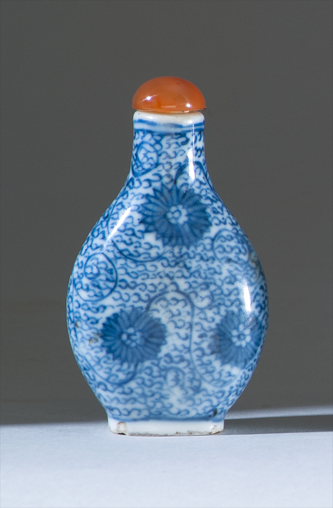 Appraisal: BLUE AND WHITE PORCELAIN SNUFF BOTTLE Late th Early th