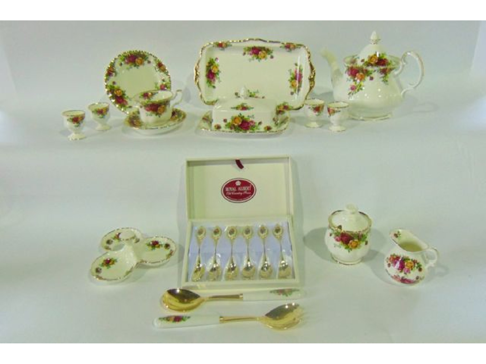 Appraisal: An extensive collection of Royal Albert Old Country Roses pattern