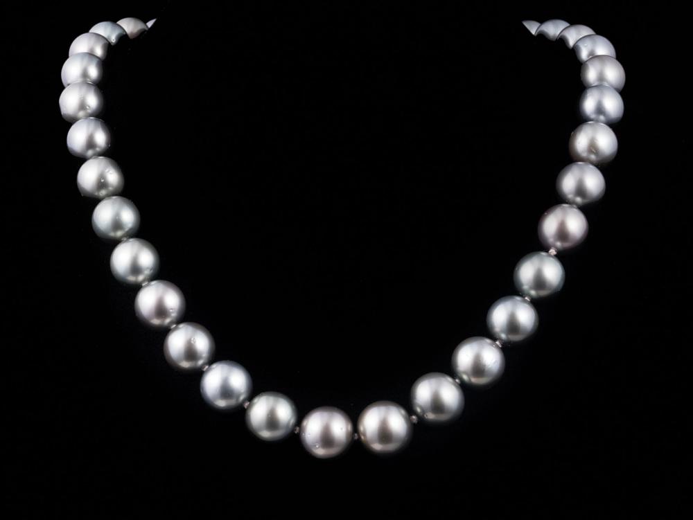 Appraisal: Tahitian Pearl Necklace round Dark Gray cultured pearls - mm