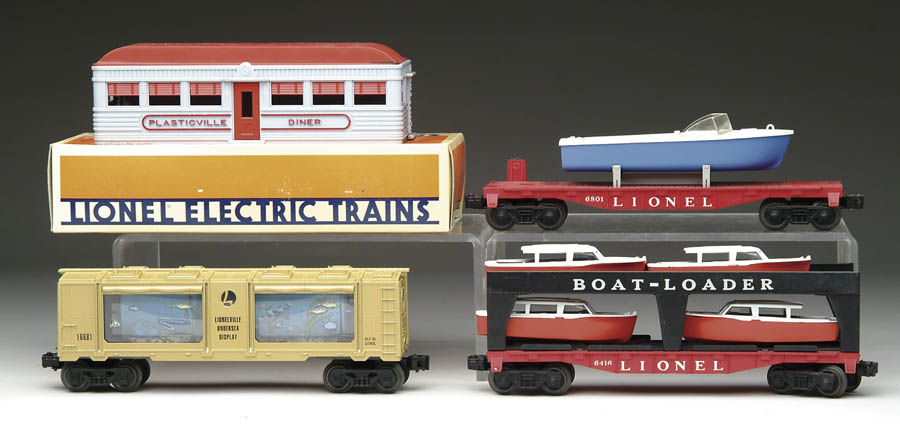 Appraisal: LOT OF LIONEL O GAUGE CARS Consisting of Animated aquarium