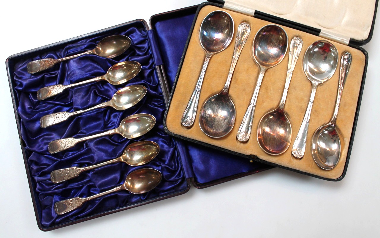 Appraisal: A cased set of Edwardian silver teaspoons by Josiah Williams