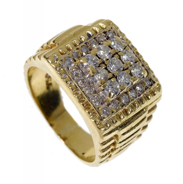 Appraisal: A DIAMOND CLUSTER GENTLEMAN'S RING with square tablet gold textured