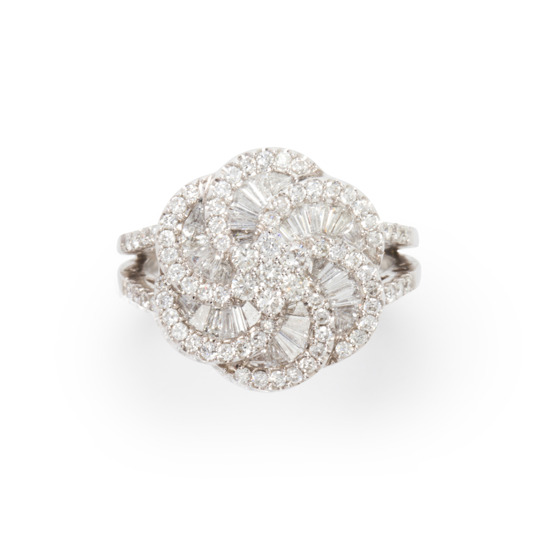 Appraisal: A DIAMOND AND EIGHTEEN KARAT WHITE GOLD RING A diamond