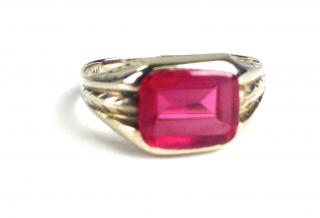 Appraisal: Men's k white gold ring having a polished natural ruby