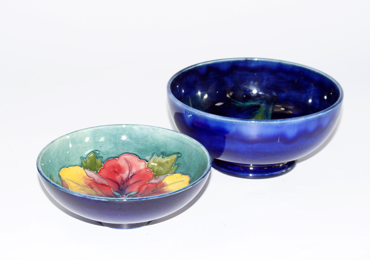 Appraisal: A Moorcroft pottery bowl decorated in the Hibiscus pattern impressed