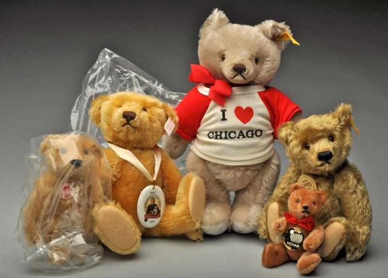 Appraisal: Lot of Steiff Teddy Bears Condition Excellent