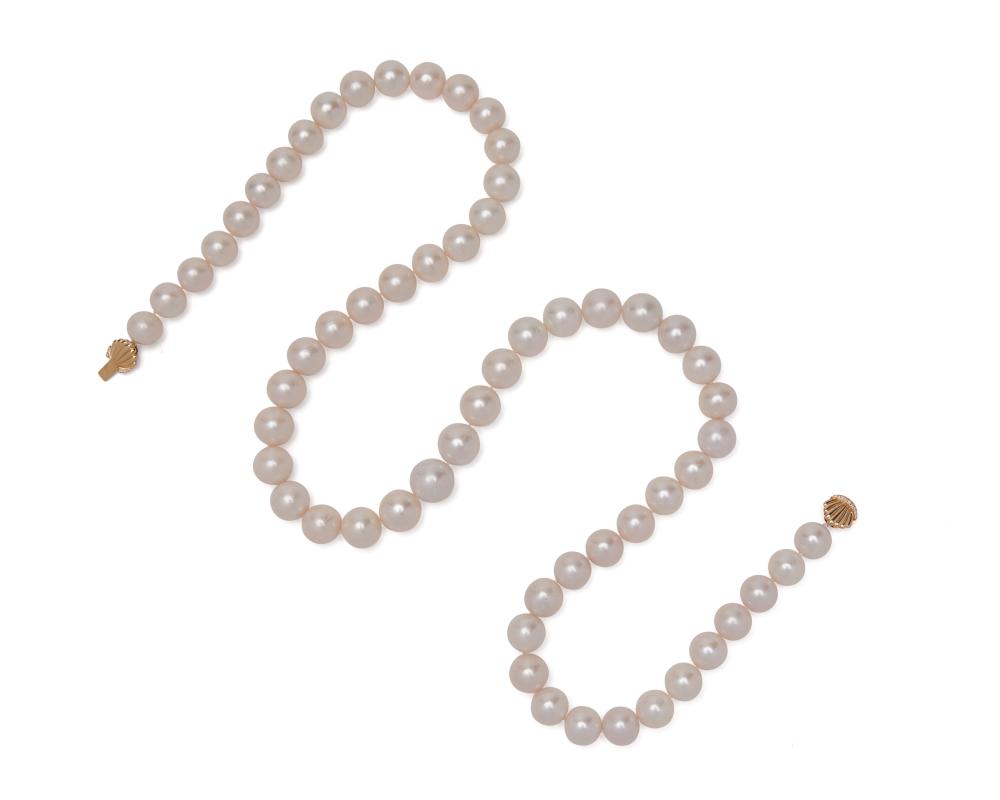 Appraisal: South Sea Pearl Necklace comprising slightly graduated pearls measuring approx