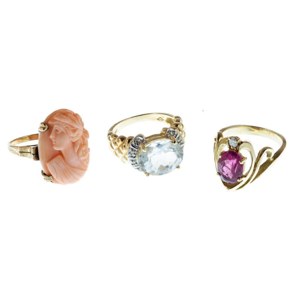 Appraisal: K YELLOW GOLD RING ASSORTMENT items including an oval aquamarine