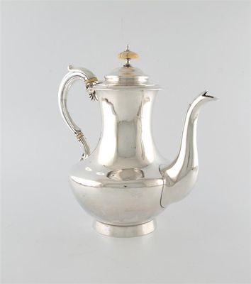 Appraisal: A Victorian silver coffee pot by William Hunter London plain