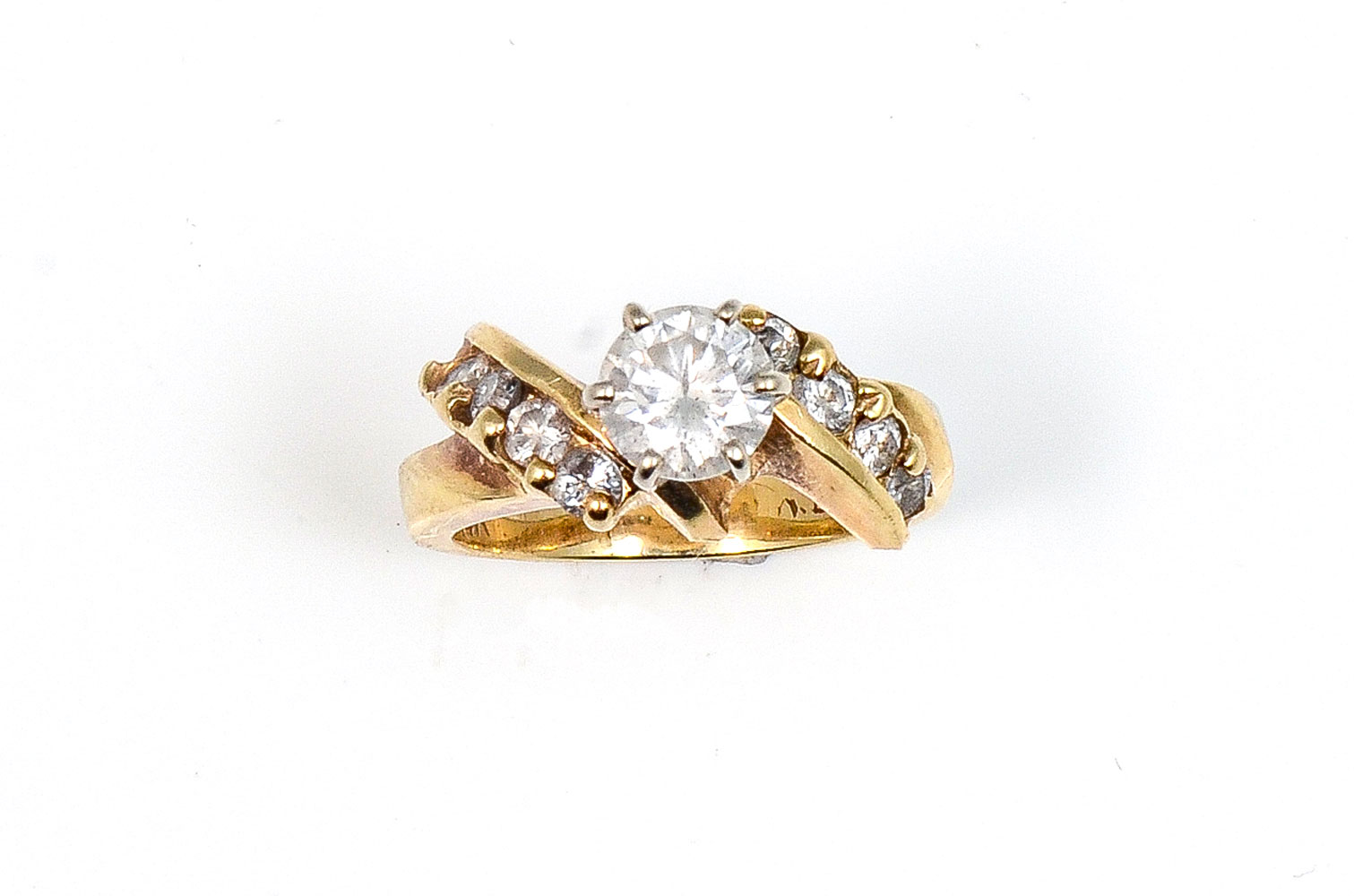 Appraisal: K CTW DIAMOND RING K yellow gold ring contains round