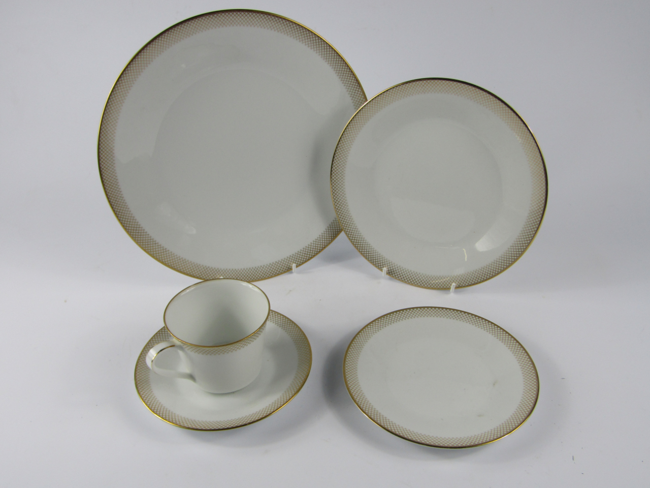 Appraisal: A Noritake porcelain part dinner and coffee service decorated in