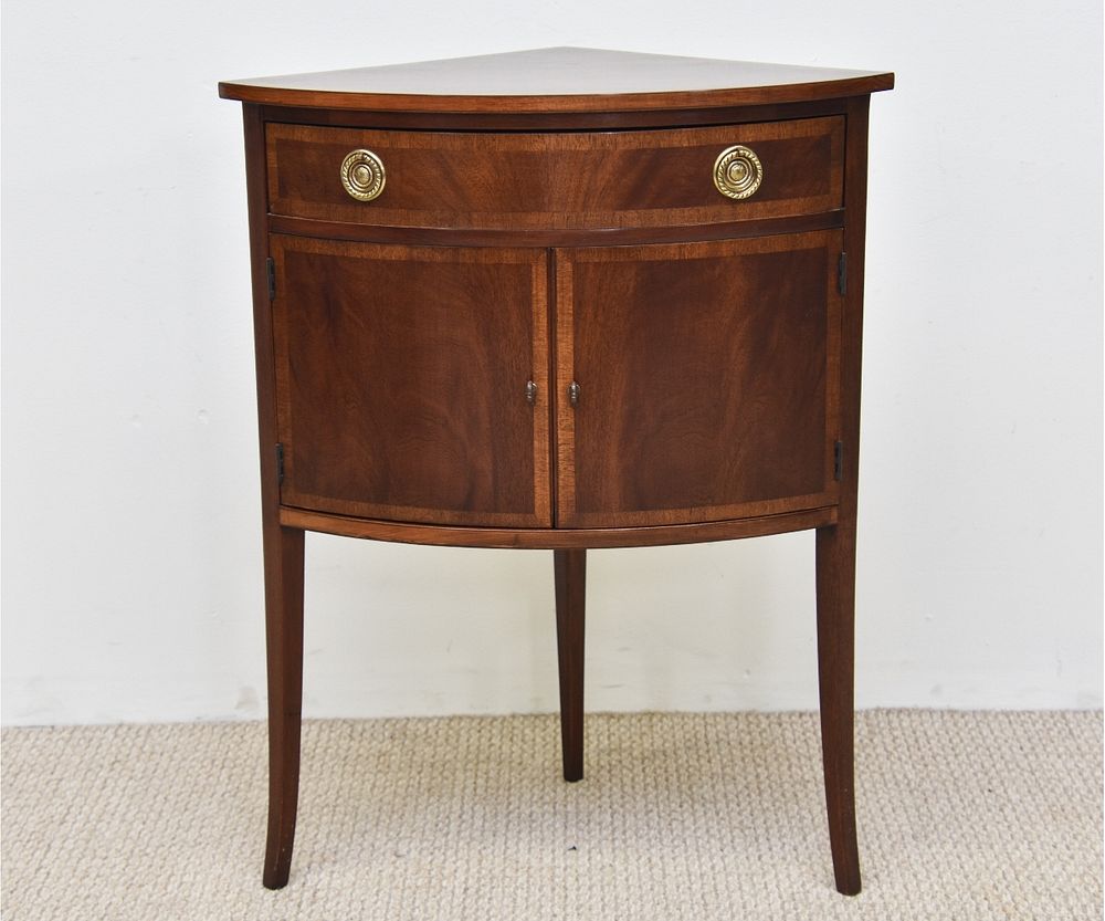 Appraisal: Hepplewhite Style Corner Cabinet Hepplewhite style mahogany corner cabinet th