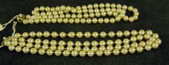 Appraisal: A CULTURED PEARL NECKLACE with gem set gold clasp and