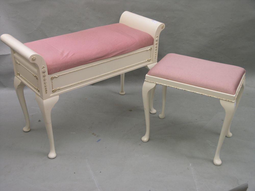 Appraisal: A Marie Antoinette style cream painted bedroom seat with pink