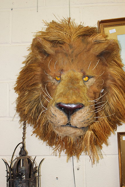 Appraisal: A DECORATIVE WALL HANGING LION MASK approximately cm high