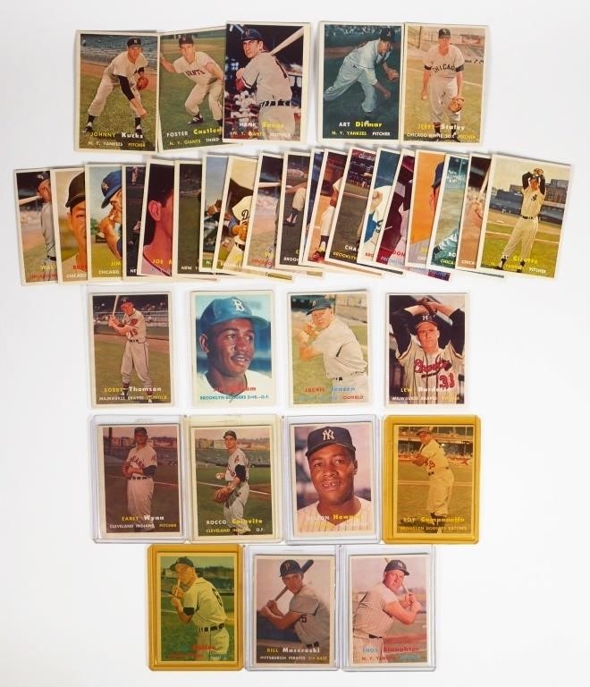 Appraisal: Collection of thirty five Topps baseball cards including Al Kaline