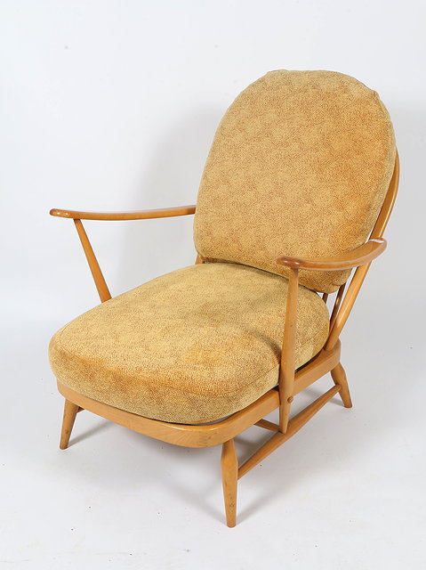 Appraisal: A PAIR OF ERCOL LIGHT ELM SPINDLEBACK LOUNGE CHAIRS