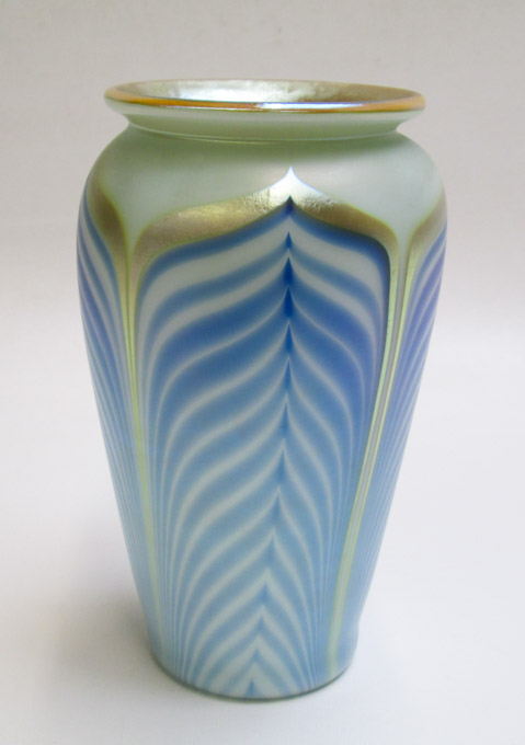 Appraisal: RICHARDSON STUDIO ART GLASS VASE having blue feather design edged