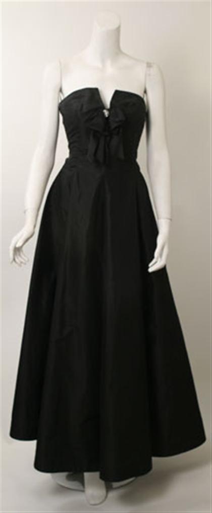 Appraisal: Oscar de la Renta black strapless gown s- s Full-length