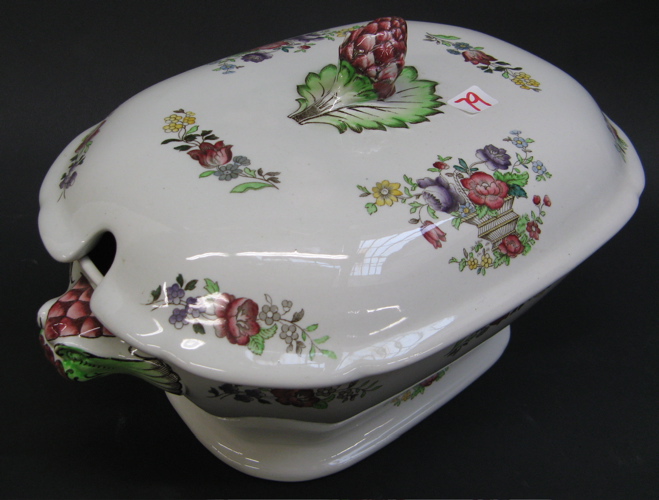 Appraisal: A COPELAND SPODE FINE PORCELAIN SOUP TUREEN rosebud finial the