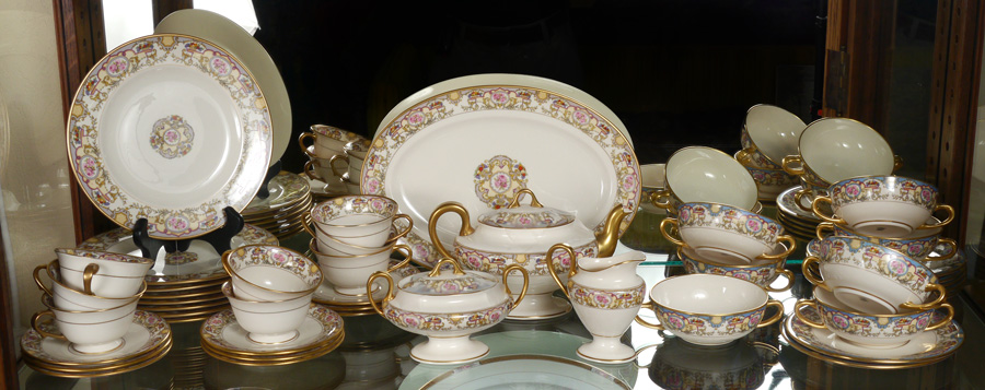 Appraisal: MORGAN BELLEEK ''VICTORIA'' FINE CHINA Approx piece luncheon or dessert