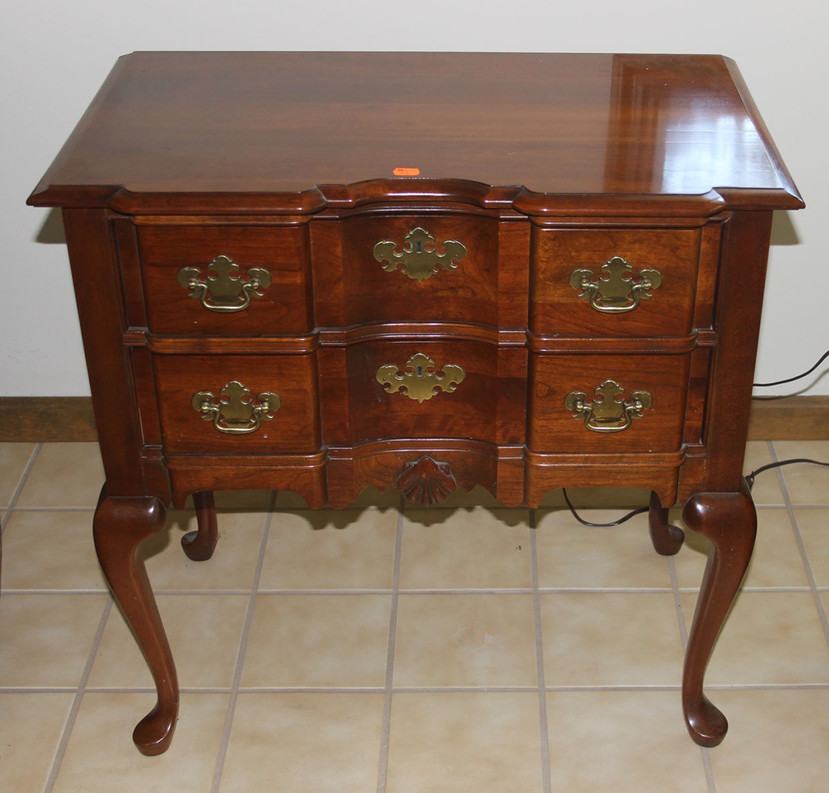 Appraisal: Queen Anne style cherry wood lowboy