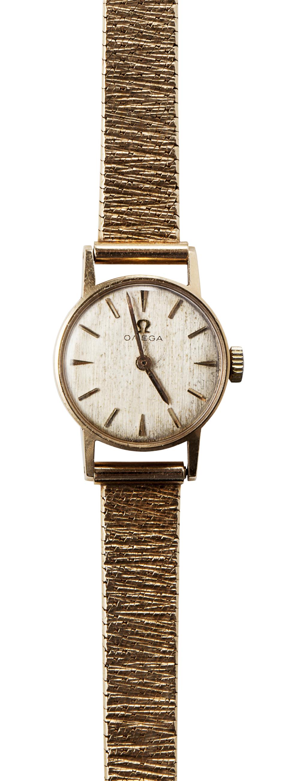 Appraisal: OMEGA - A lady's ct gold wrist watch the circular