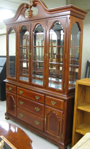 Appraisal: QUEEN ANNE STYLE MAHOGANY CHINA DISPLAY CABINET ON BUFFET American