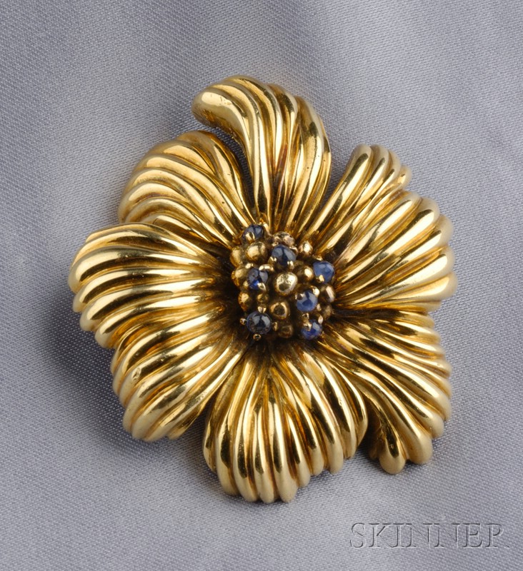 Appraisal: kt Gold and Sapphire Flower Brooch Tiffany Co Italy centering