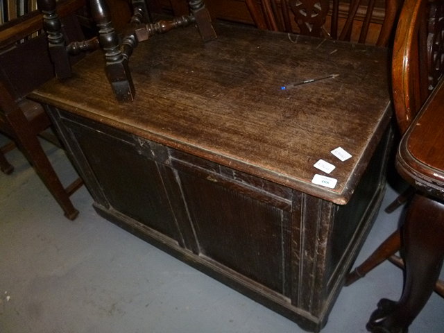 Appraisal: AN ANTIQUE OAK COFFER with double panelled front cm wide