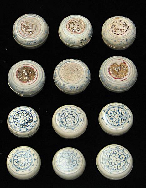 Appraisal: A group of twelve blue and white boxes Late th