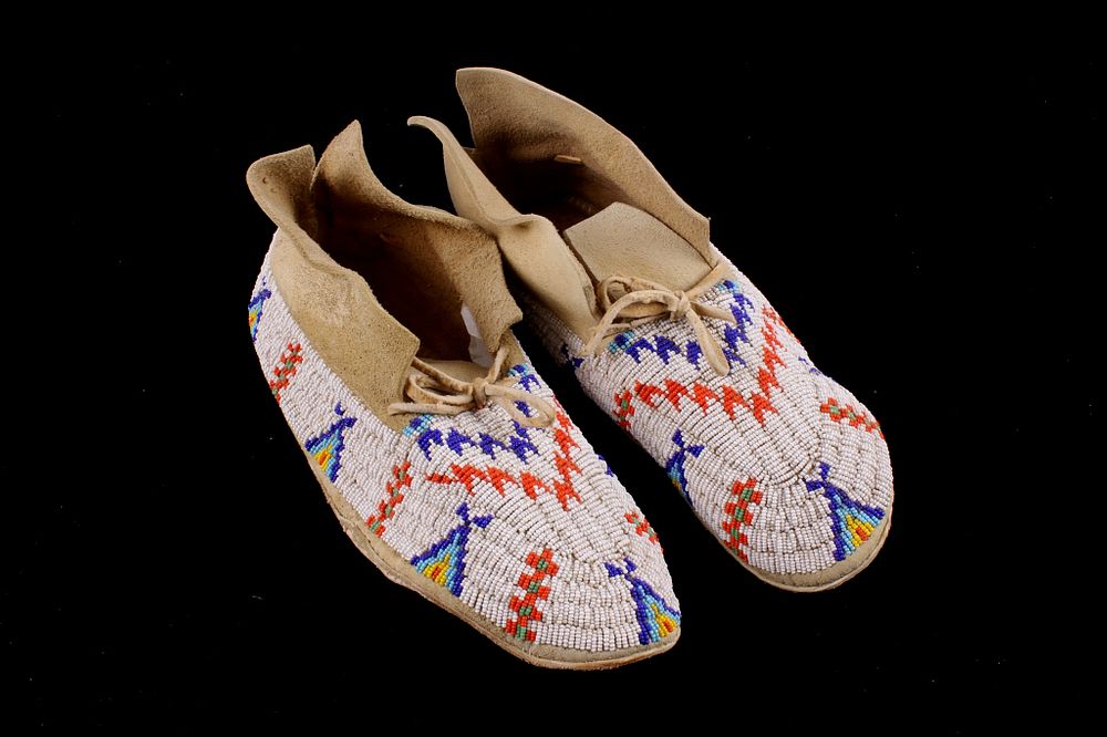 Appraisal: Plains Fully Top Beaded Men's Moccasins c s Featured in