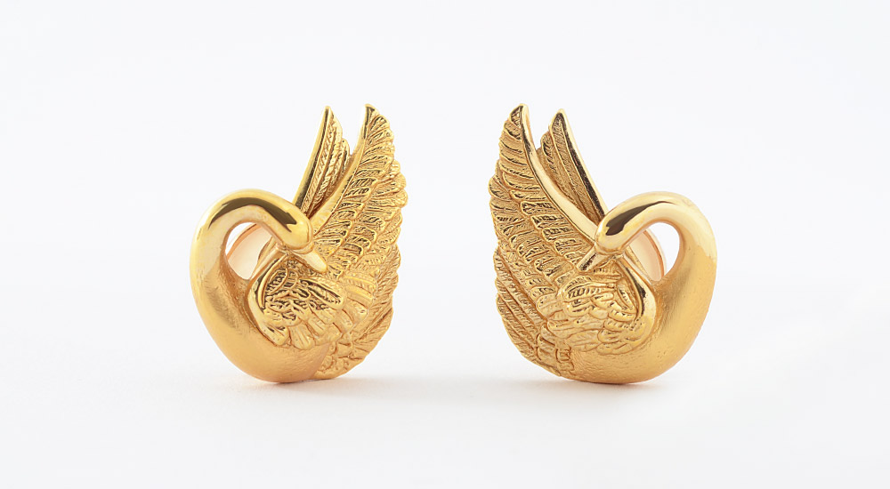 Appraisal: K SWAN FIGURAL EARRINGS K yellow gold swan motif earrings