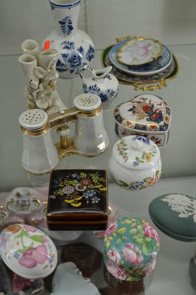 Appraisal: GROUP OF MINIATURE ITEMS INCL TRINKET BOXES FIGURAL CRUET DELFT