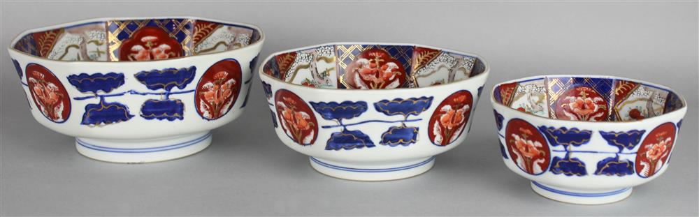 Appraisal: NEST OF THREE IMARI OCTAGONAL BOWLS with similar typical design