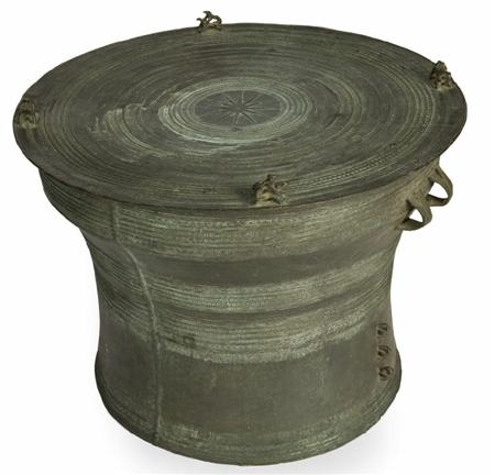 Appraisal: A Sino-Shan bronze two-frog drum From Laos probably th th