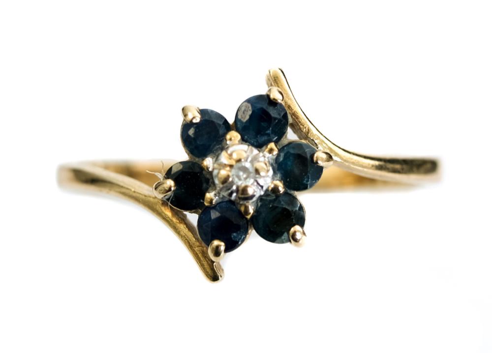 Appraisal: K YELLOW GOLD SAPPHIRE DIAMOND RING k yellow gold petal