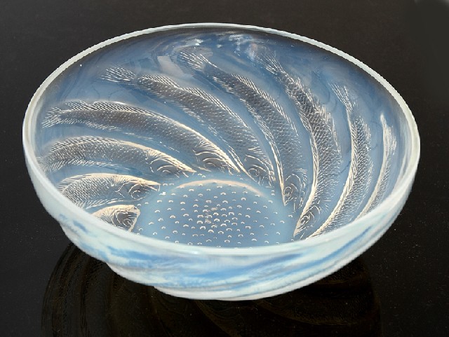 Appraisal: A RENE LALIQUE POISSONS OPALESCENT GLASS BOWL Model introduced Circular