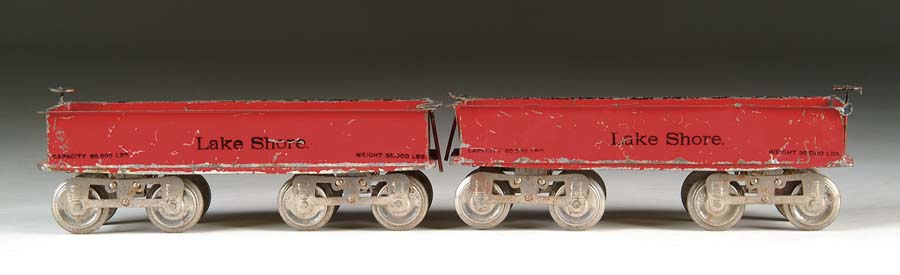 Appraisal: LOT OF TWO VERY EARLY LIONEL GONDOLA CARS Two bright