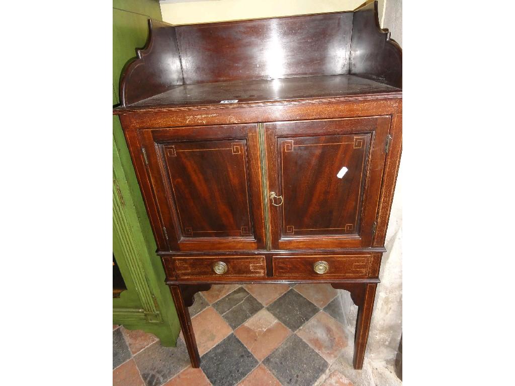 Appraisal: An Edwardian mahogany wash stand in the Georgian style with