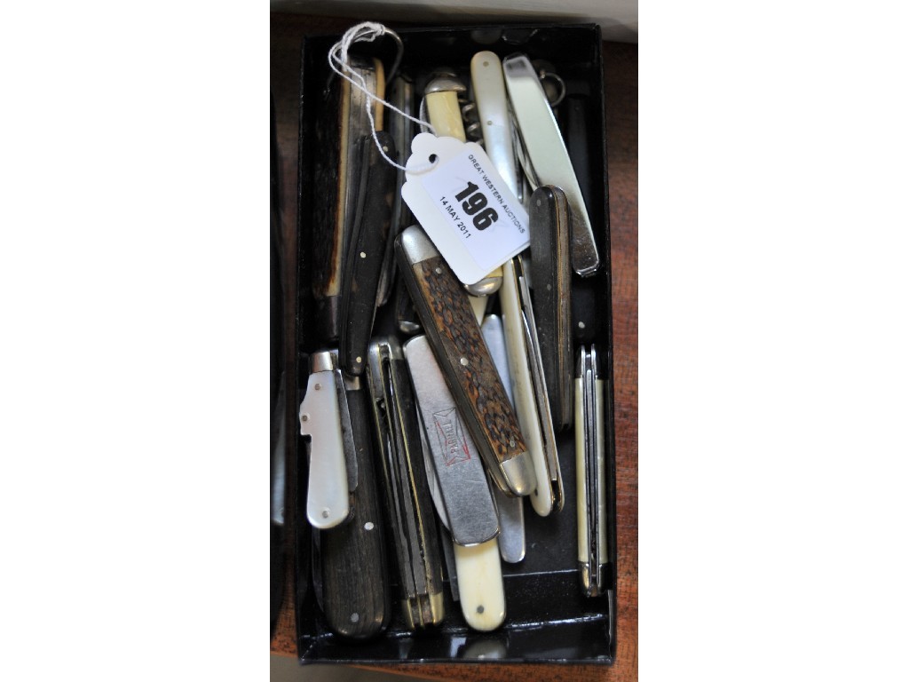 Appraisal: Box of assorted pocket knives