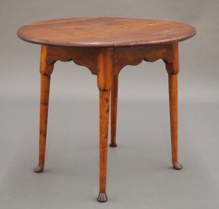 Appraisal: QA Maple tavern table An th century New England Queen