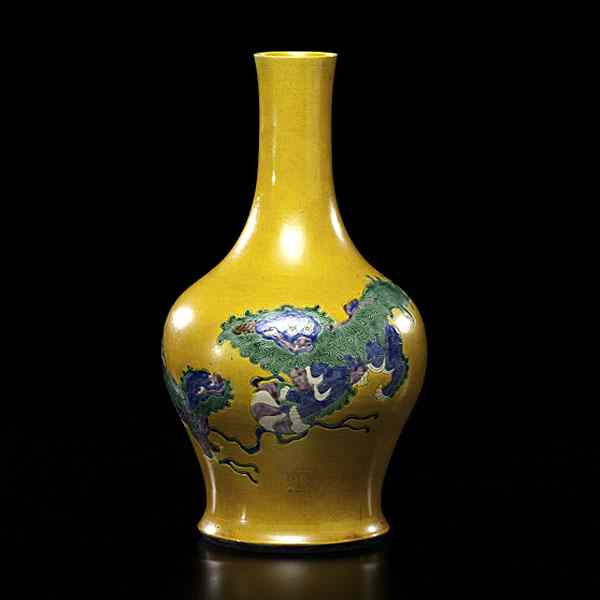 Appraisal: Chinese Sancai Dragon Vase Chinese th century A polychrome and